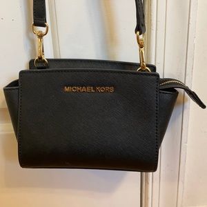 MICHAEL KORS MINI CROSS BODY BAG